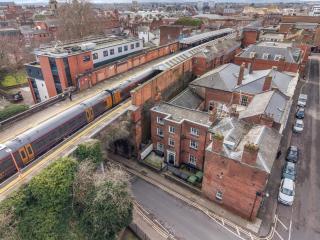 6 BR 4 Bath Central Worcester Sleeps 12 - 1