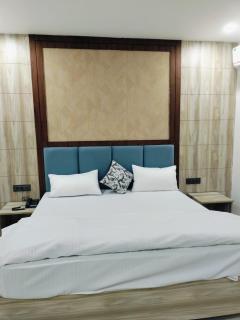 Hotel Golden Valley - 9