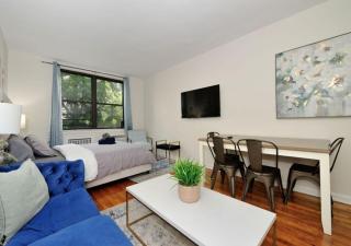 Charming UES Studio, Walk to Subway & Central Park, June To Aug 90 Days Stay Required - New York - 9