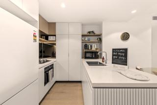 Queen’s Wharf | River Views, Pool & Free Parking - 9