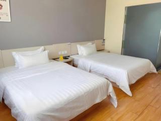 7 Days Inn Hami Baofeng Market - 2