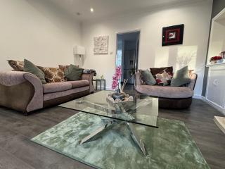 Captivating 3 bedroom home with conservatory - 4