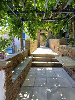 Aperanto House in Arnados, Tinos - 0
