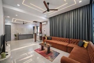 EMPYREAN STAY ll G0DFATHER VILLA ll 4BHK ll AC ll LARGEST POOL ll MINI PUB ll - 4
