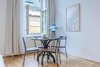 Comfortable 2BR Apt Next to Vienna Vibrant Center - 6