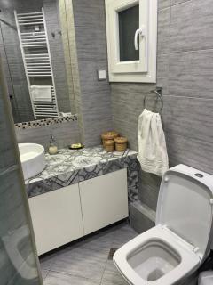 Charming Downtown Apartement - 2