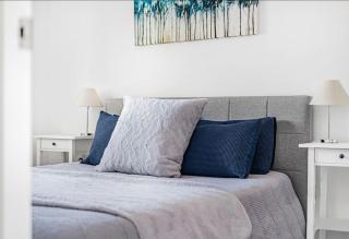 Contemporary 3 Bedroom home in Launton Village - close to Tythe Barn, Bicester Shopping & Bicester Heritage - 1