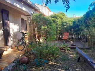 Maison dans jardin arboré - 0