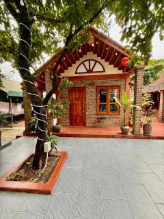 TAM FAMILY HOMESTAY and RESTAURANT - 7