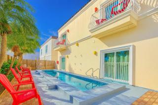 100 Steps to Beach Great Value Pool apts - 0