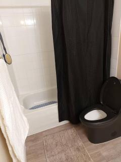 Charming 2-Bedroom House in Central Calgary - 7