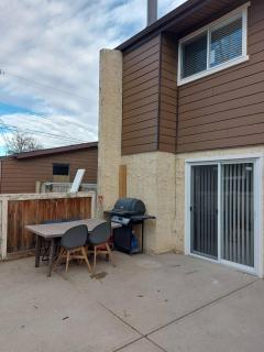 Charming 2-Bedroom House in Central Calgary - 2