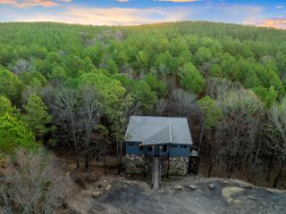 Creek • Art Terrace • Espresso Bar • Treetop Views - 2