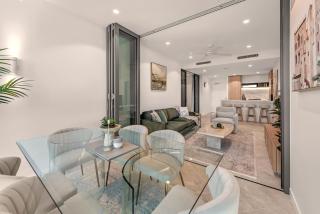 Queens Wharf 3BR Apt with 2 Parking - 2