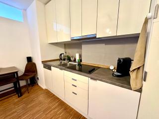 BeeFree City Connect Metro Bus Shops Olympia - 1