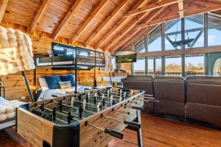 Summer Break, Movie, Poker Table, Hot Tub, Pets - 7