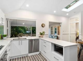 Stylish home with Pool, close Suncorp stadium, CBD - 8