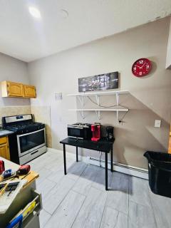 Suites on East Side near Whole Foods, Brown University, Miriam Hospital, MBTA, Downtown, - 7