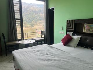 The lake front Resort &Restaurant - 6