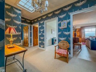 Elegant Georgian Apartment with Park View in Perth - 1