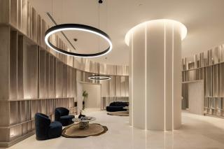 Queen’s Wharf 1BR Apt with Pool and Free Parking - 2