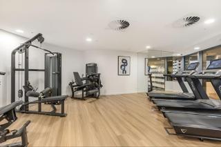 Queen’s Wharf 1BR Apt with Pool and Free Parking - 4