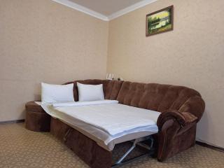 є СВІТЛО, Електрика та Опалення 24-7, Велика трикімнатна квартира з 4 ліжками, ванною і кондиціонером, є зарядна станція EcoFlow, Мережа Alex Apartments, Цілодобово безконтактне заселення 24-7, Документи для відрядження - 4