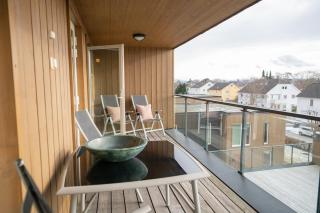 Modern 1BR, Balcony & Free Parking - 6