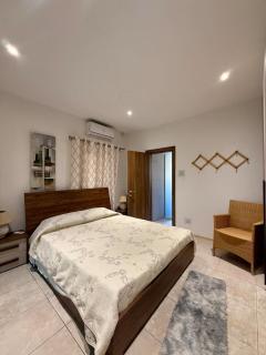 Spacious 3BR Apartment in Historic Birgu, AC & WiFi - 4