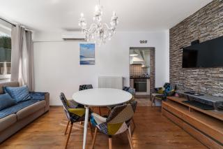 Modern Stylish Apartment near Beach - 9