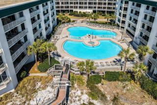 Beautifully decorated oceanfront condo with resort pool & huge walk-in showers - 9