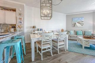 Beautifully decorated oceanfront condo with resort pool & huge walk-in showers - 1