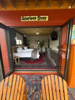 Glorious Stay - 3