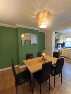 Chester House - 3 BDR House with Free Parking - Sleeps 8 - 7