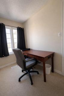 Private & Spacious King-size Bedroom with 3 Bath access! Brampton Shared Home with Full Kitchen, WiFi, Laundry & Backyard Deck! Near Mount Pleasant GO, Ideal for Work Trips, Long Stays & Solo Travelers! - 4