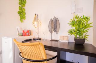 Snug studio near Gatwick - 9