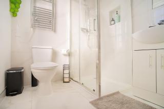 Snug studio near Gatwick - 1