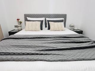 Banana Bay Residence- 4BR with Pool,Table tennis,1min from the Sea by Villa Mana Gers - 3