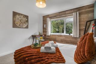 2BR Garden Flat Private Parking Self Check In - 1