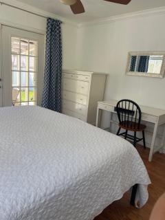 Cozy Cottage mins from NASA, Kemah Boardwalk, Galveston Bay - 8