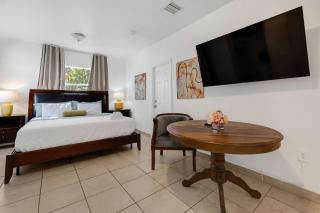 Artful 4BR Family Retreat - 8