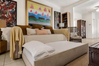 Artful 4BR Family Retreat - 2