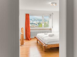 Modern Living Villa mit Panorama-Wintergarten & TV - 7