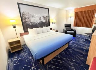 Super 8 by Wyndham Hot Springs - 9