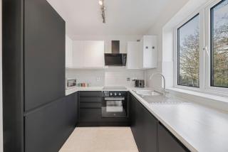 2 bedroom house with large garden and free on street parking - 7