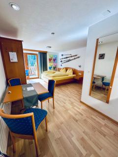 Apart Jil-Marie Studio 7 - 9