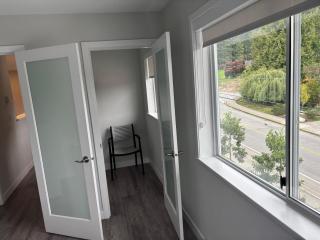 Gibsons Landing Inn - 1