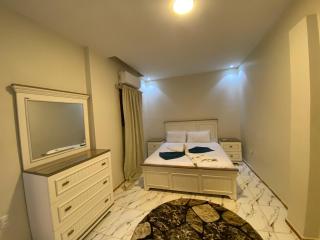 Tut & Pyramid View - 2