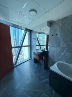 Damac Park Tower, Luxury 2BR with Stunning City Views - 9