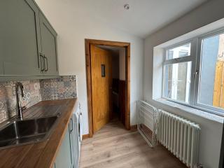 Charming 3-Bedroom House - 9